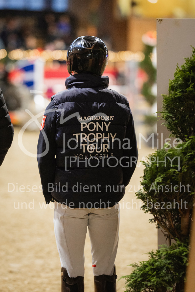 231118_PonyTrophy-201 | Deine schönsten Turniermomente als professionelle Fotos! Entdecke hochwertige Pferdesport-Fotografie im Online-Shop. Jetzt Fotos finden & bestellen!