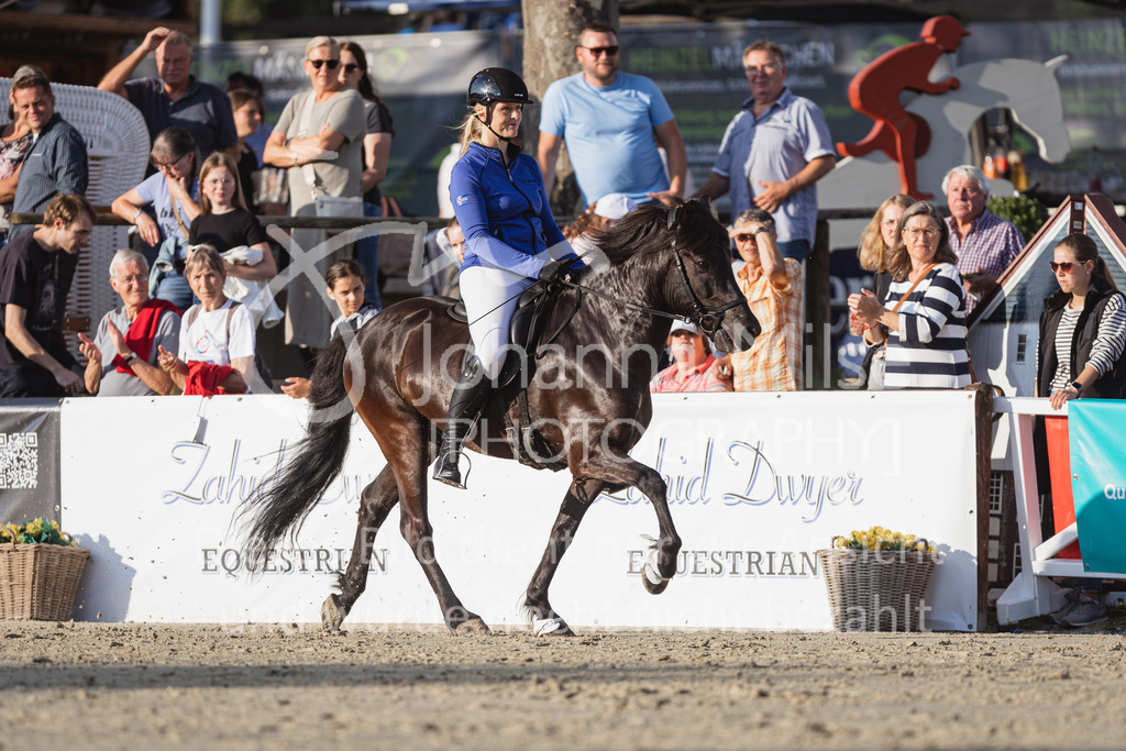 230728_BHO_Showprogramm-568 | Deine schönsten Turniermomente als professionelle Fotos! Entdecke hochwertige Pferdesport-Fotografie im Online-Shop. Jetzt Fotos finden & bestellen!
