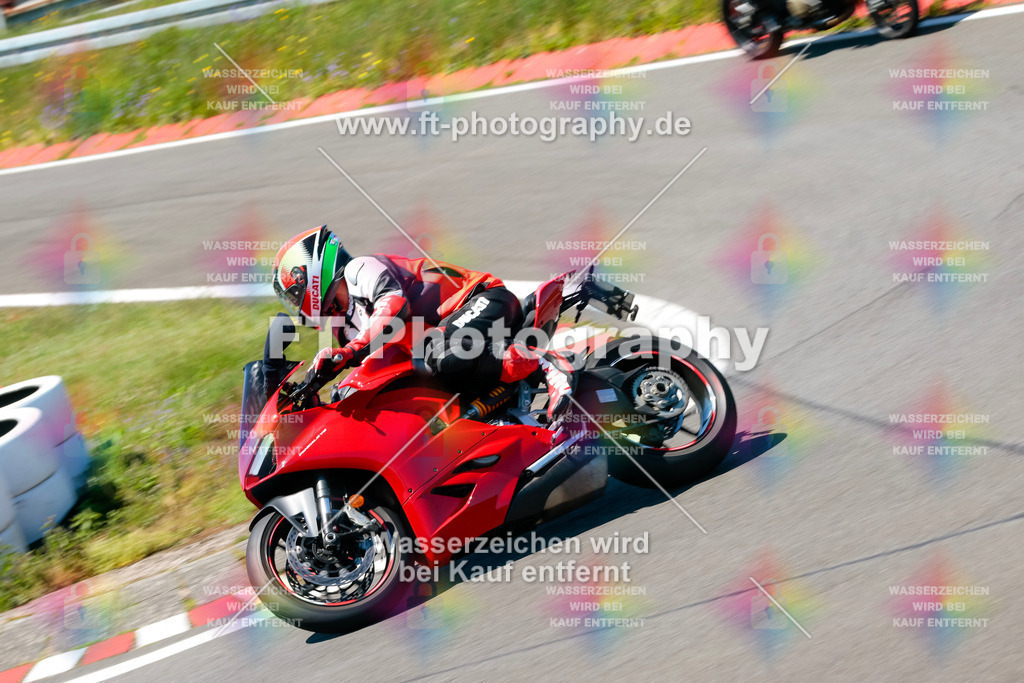 Moto-TeamOBK-21918 | Hier findet Ihr Bilder von Touristenfahrten auf der Nürburgring Nordschleife oder von anderen Veranstaltungen die ich besucht habe. Viel Spass beim Durch Schauen 