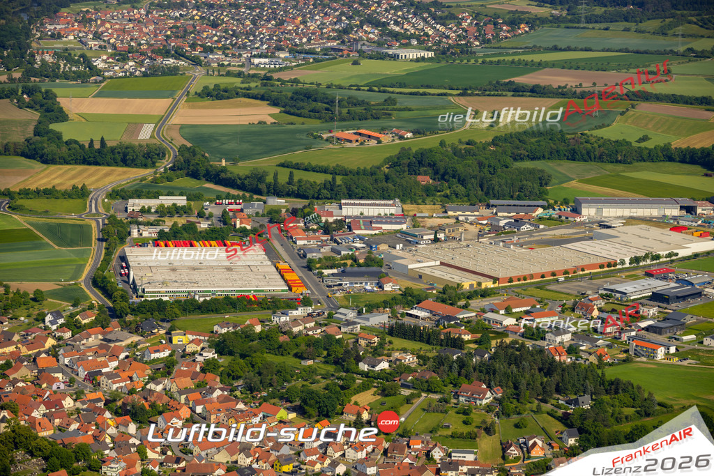 Das Luftbild zeigt  Knetzgau - Die Luftaufnahme wurde 2023 vom UL-Flugzeug aus erstellt ( keine Drohne ) - Hochauflösende Luftaufnahme - Für grossformatige Ausdrucke geeignet. Die Geschenkidee !Mit Lizenz und Bildrechte bestellbar