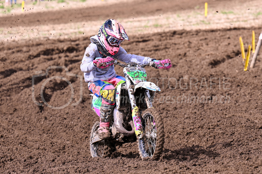 Motocross Schlatt bei Winterthur - 29. April 2023 | #923 Sobisch Adina aus Lausen (CH) auf Husqvarna in der Kategorie MX2 / TL am Motocross Schlatt bei Winterthur, 29. April 2023.
Instagram: @mx_schlatt | @mc_wila | @sam_schweiz
Bild: Sportfotografie Markus Aeschimann | www.markus-aeschimann.ch - Realisiert mit Pictrs.com