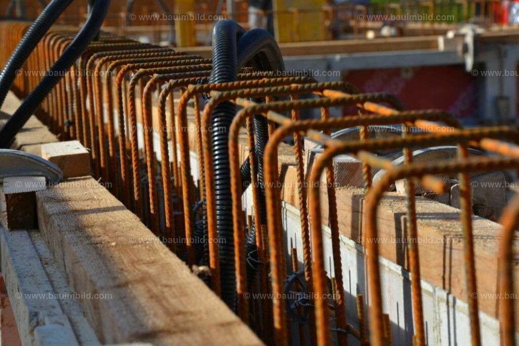 bib-lg04-betonarbeiten-0659 | Nach LV-Leistungsgruppen sortierte Detailfotos über den Bau eines Hauses. Alle Hausbau-Bilder direkt vom Urheber und Autor der Website Haus-Selber-Bauen.com