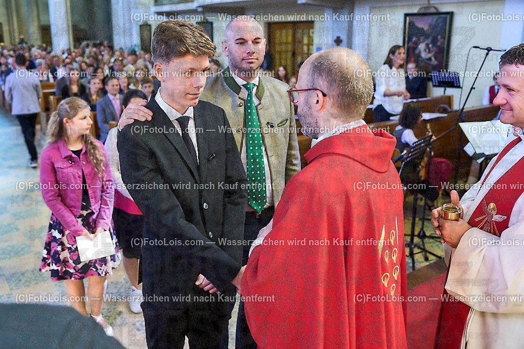 ALP0763_PfarrFirmung Wieselburg_Firmvorgang | (C)FotoLois.com, Alois Spandl, Firmung in der Pfarrkirche Wieselburg mit Generalvikar Dr. Christoph Weiss, Dechant Pfarrer Daniel Kostrzycki und Monignore Franz Dammerer, Sa 15. Juni 2024.