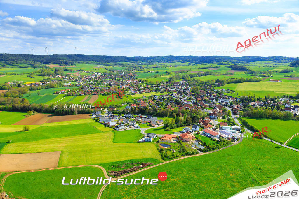 Die Luftaufnahme der Stadt Pittersdorf wurde vom UL-Flugzeug heraus erstellt ( keine Drohne )- hohe Auflösung für beste Qualität