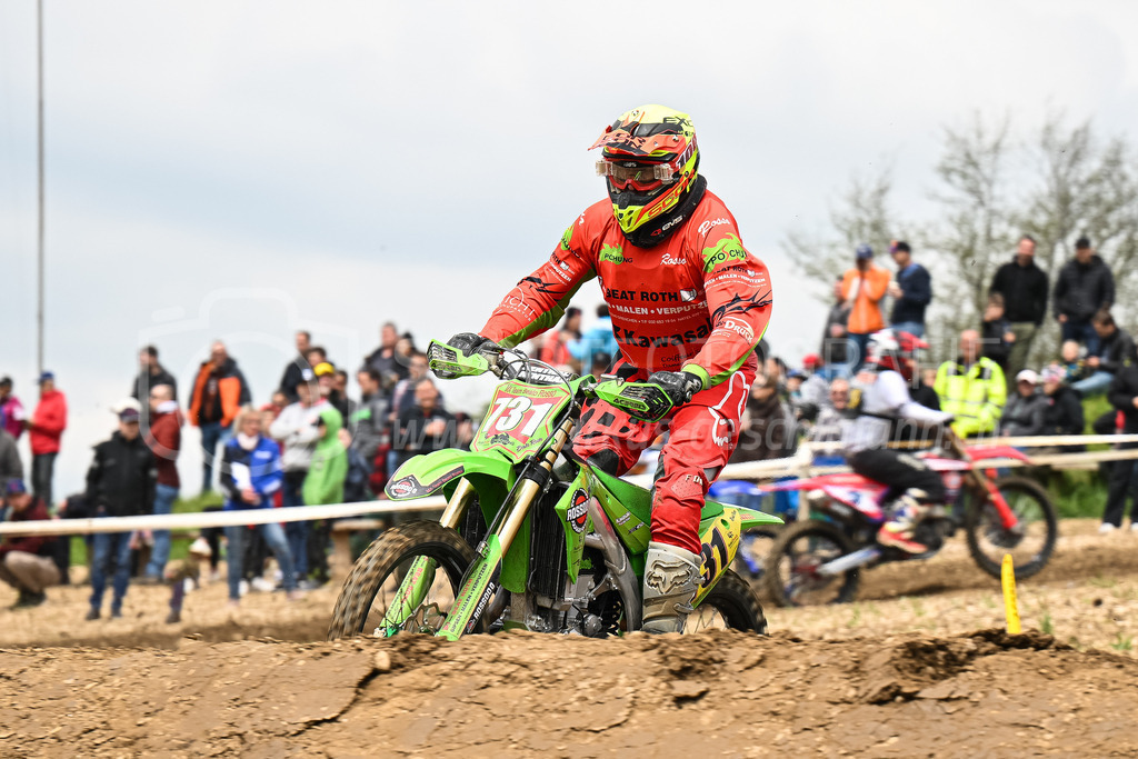 Motocross Schlatt bei Winterthur - 30. April 2023 | #731 Roth Beat aus Grenchen (CH) auf Kawasaki in der Kategorie Senioren am Motocross Schlatt bei Winterthur, 30. April 2023. 
Instagram: @mx_schlatt | @mc_wila | @sam_schweiz
Bild: Sportfotografie Markus Aeschimann | www.markus-aeschimann.ch - Realisiert mit Pictrs.com