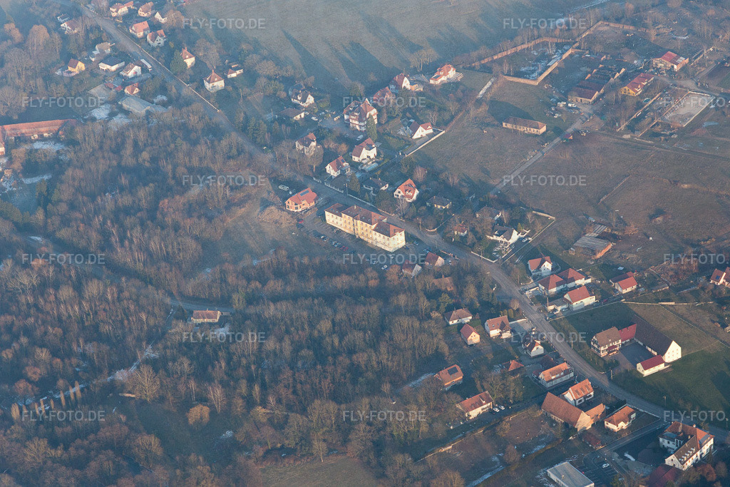 Ortsansicht | Luftbild: Ortsansicht in Preuschdorf im Bundesland Bas-Rhin in Frankreich. Foto: IMG_096359.jpg vom 21.01.2017 durch Werner Riehm/FLY-FOTO.de - Realisiert mit Pictrs.com