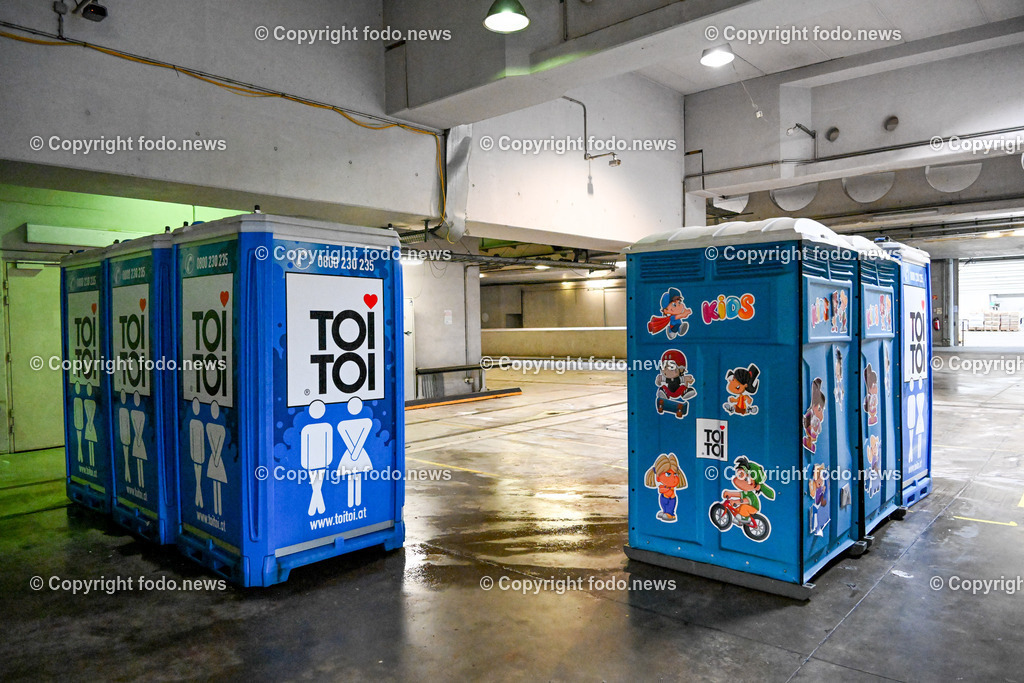 PVZ_ Postverteilerzentrum Linz_ Asylunterkunft_ 21.03.2023-31 | 21.03.20123, Postcity, PVZ, AUT, Postverteilerzentrum Linz, Asylunterkunft, im Bild Rotes Kreuz, Asylunterkunft wird geraeumt, Lager, Schlafstelle, Halle