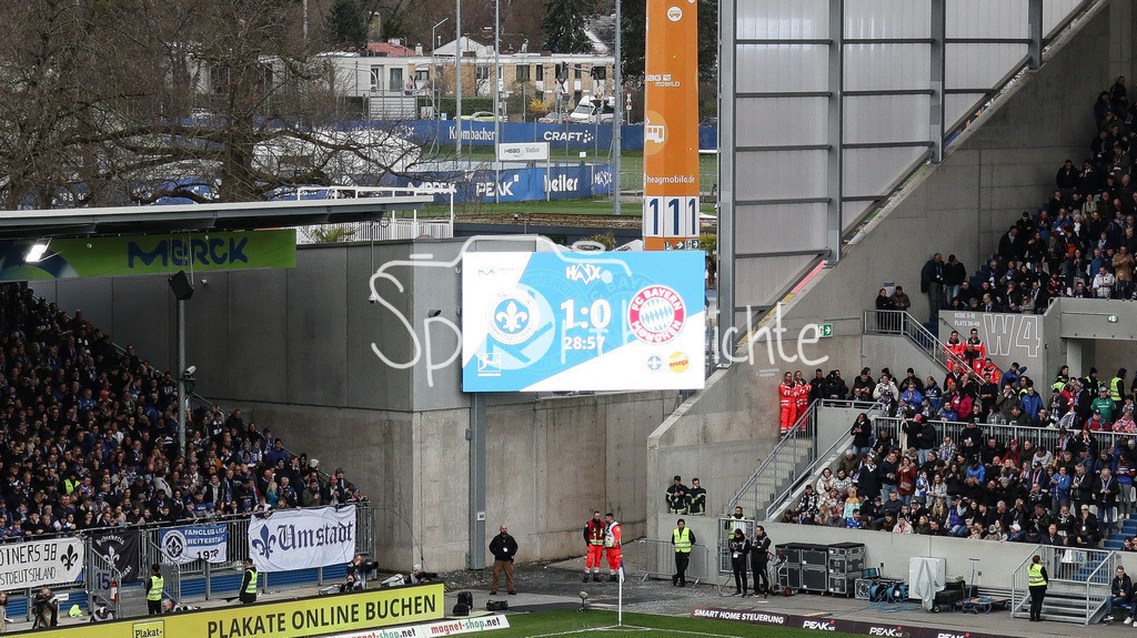 Merck-Stadion am Böllenfalltor  | Die Anzeigentafel am Böllenfalltor beim Heimspiel der Lilien gegen FC Bayern München