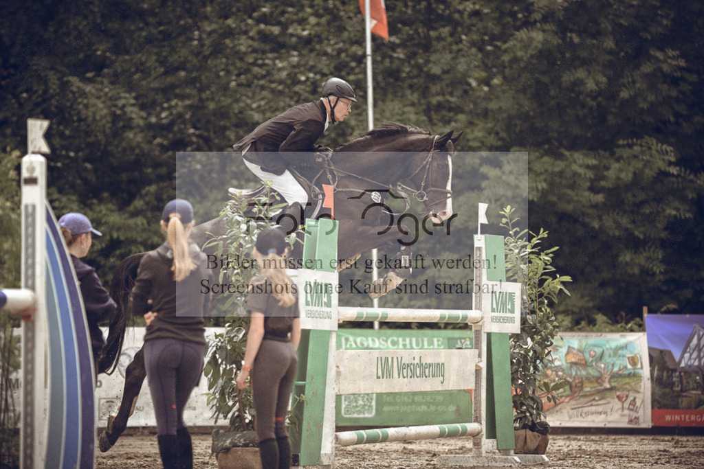 20240530-DOS_2352 | Entdecke hochwertige Reitturnierfotos von Foto Oger. Professionell, emotional und authentisch – jetzt Lieblingsmomente im Shop bestellen.Deutschlandweite Turnierfotografie. - Realisiert mit Pictrs.com