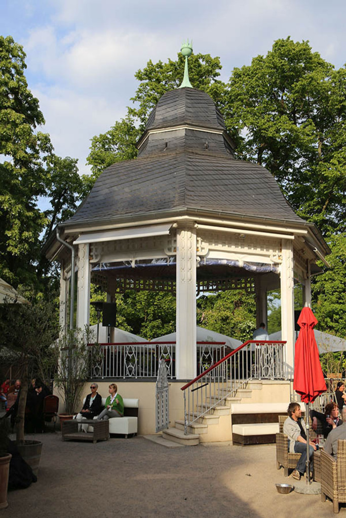 Foto: Leipzig - Musikpavillon | Das Team hinter BILDLEXIKON LEIPZIG bündelt historische wie aktuelle Informationen über die Stadt Leipzig in Text und Bild auf einer Plattform und stellt diese der interessierten Öffentlichkeit zur Verfügung.