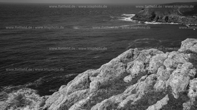 Küstenfelsen am Pont Du Raz / Bretagne | Landschaftsfoto schwarz-weiß Am Pont Du Raz, Bretagne