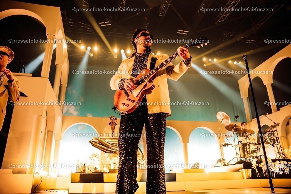 xKKU0604251011 | 06.04.2025, xkkux, Düsseldorf, Roy Bianco und Die Abbrunzati Boys performen bei ihrer Kult-Tour 2025 in der Mitsubishi Electric HALLE. 