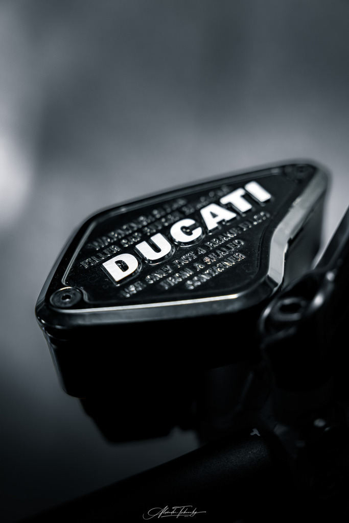 Ducati xDivael V4 | Entdecken Sie die faszinierende Welt von Alexander Tschuncky Arts: Kreative Fotografie, atemberaubende Automobilkunst und hochwertiger Bilderdruck. Lassen Sie sich inspirieren! - Realisiert mit Pictrs.com
