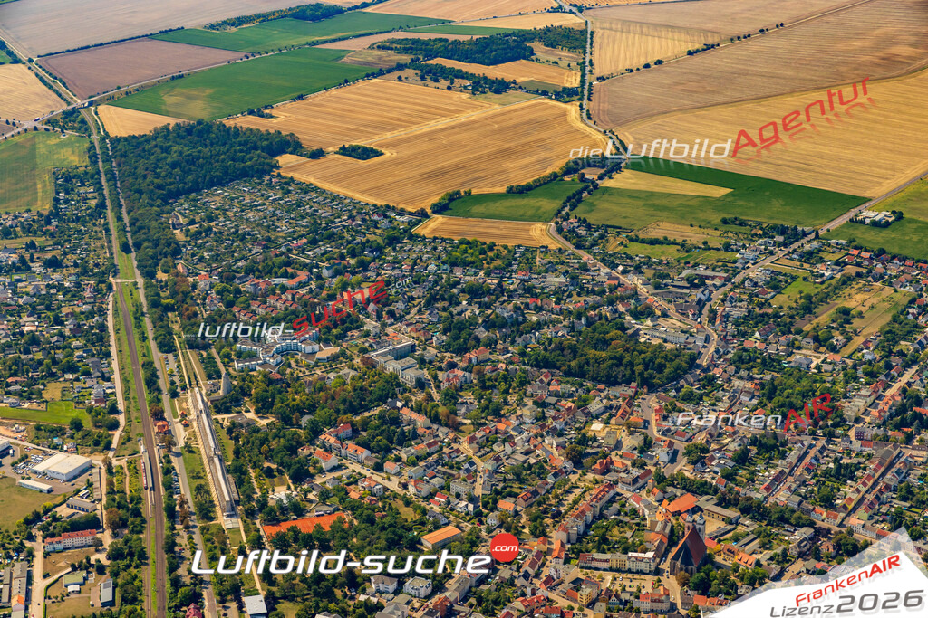 Übersichts Bild Schönebeck - Die Luftaufnahme wurde 2025 vom UL-Flugzeug heraus erstellt ( keine Drohnenaufnahme ) - Hochauflösende Luftaufnahme - für Wandbilder und großformatige Ausdrucke geeignet. Das besondere Geschenk!Hier alle&nbsp;Infos zur Lizenzierung der LuftaufnahmeWir fliegen auch dieses Jahr wieder in Ihre Region um Luftbilder zu erstellen.- Luftbild anfragen