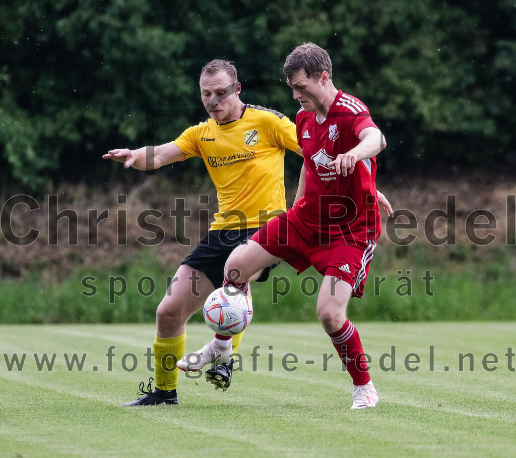 2023-07-29_032_FC_Finsing_gegen_SC_Kirchasch | Finsing, Deutschland, 29.07.2023:
Fußball, Kreisliga 2023 / 2024, 1. Spieltag, FC Finsing gegen SC Kirchasch, Endergebnis: 0:2

Michael Wernhart (SC Kirchasch, #14), Fabian Kövener (FC Finsing, #12)

Foto: Christian Riedel / fotografie-riedel.net