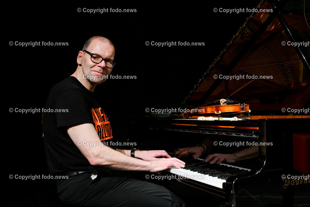 David Wagner_ Impro Theater_ 30.03.2023-3 | 30.03.2023, Linz, AUT, Posthof im Bild David Wagner (Impro Theater, alle Impro - aus dem Aermel), Linz 09