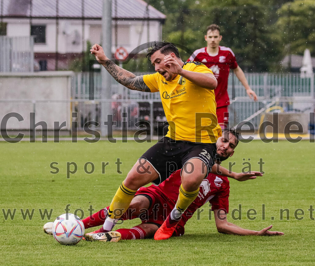 2023-07-29_071_FC_Finsing_gegen_SC_Kirchasch | Finsing, Deutschland, 29.07.2023:
Fußball, Kreisliga 2023 / 2024, 1. Spieltag, FC Finsing gegen SC Kirchasch, Endergebnis: 0:2

Alexander Mrowczynski (SC Kirchasch, #23), Dominik Keuter (FC Finsing, #18)

Foto: Christian Riedel / fotografie-riedel.net