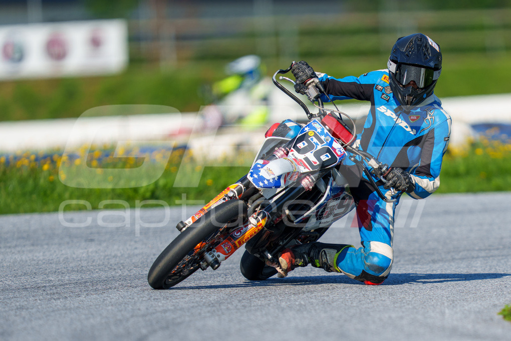 SuperMoto_Staatsmeisterschaft_Greinbach_004 | GRIPcapture steht für authentische Sportfotografie in Österreich – für Momente, die mehr sind als Geschwindigkeit oder Ergebnis. Es geht um Emotion, Spannung, Fokus und den Augenblick, der oft nur einen Wimpernschlag dauert.Ob Motorsport, Teamsport oder 