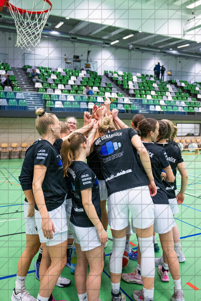 2. DBBL Nord 25/26 | Spieltag 08 | BBC Osnabrück vs. LionPride Braunschweig | 16.11.25: 2. DBBL Nord 25/26 | Spieltag 08 | BBC Osnabrück vs. LionPride Braunschweig / Osnabrück / Deutschland  //   CREDIT:www.bullenfotos.de, Martin König, Hörner Weg 40, D-49078 Osnabrück, +4917663732967 // Nutzung und Weitergabe nur zu den vereinbarten Zwecken. Presseanfragen an Ersteller. Alle Rechte beim Ersteller. Honorierung nach MFM. - Realisiert mit Pictrs.com