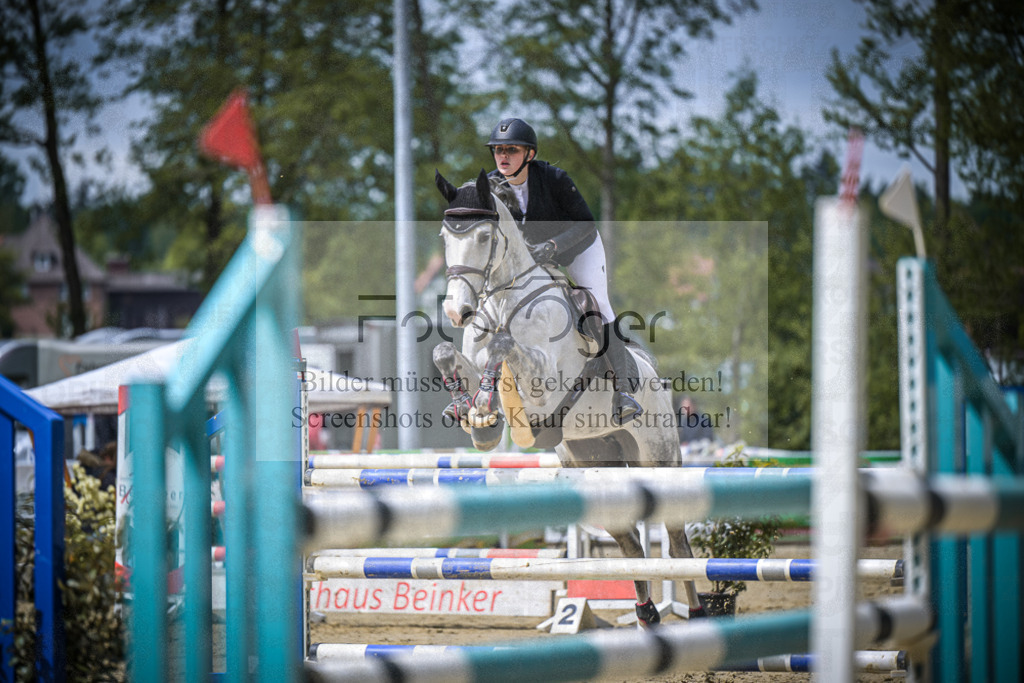 DOS_8592 | Entdecke hochwertige Reitturnierfotos von Foto Oger. Professionell, emotional und authentisch – jetzt Lieblingsmomente im Shop bestellen.Deutschlandweite Turnierfotografie. - Realisiert mit Pictrs.com