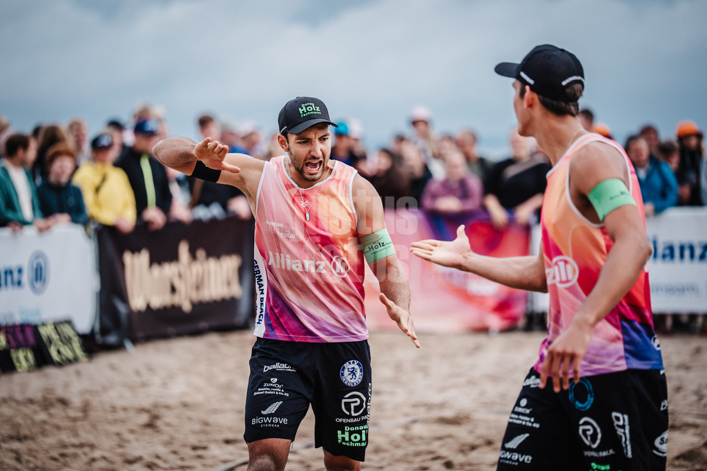 Beachvolleyball | Männer | Deutsche Meisterschaften 2025 Timmendorfer Strand | 05.09.2025 | v.l. Kim Huber und Valentin Schneckenburger jubeln