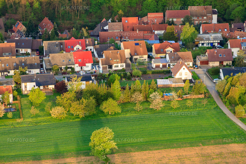 Luftbild: Ortsansicht im Ortsteil Grünwettersbach in Karlsruhe im Bundesland Baden-Württemberg in Deutschland. Foto: IMG_26391.jpg vom 28.04.2010 durch Werner Riehm/FLY-FOTO.de
