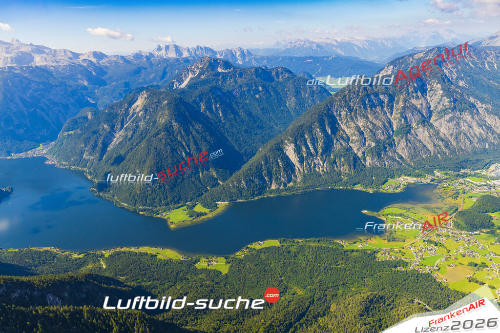 Luftaufnahme der Stadt Bad Goisern am Hallstättersee - Die Luftaufnahme wurde 2025 vom UL-Flugzeug heraus erstellt ( keine Drohne ) - Hochauflösende Luftaufnahme - für professionelle Ausdrucke geeignet. Die Geschenkidee !Mit Lizenz und Bildrechte bestellbar