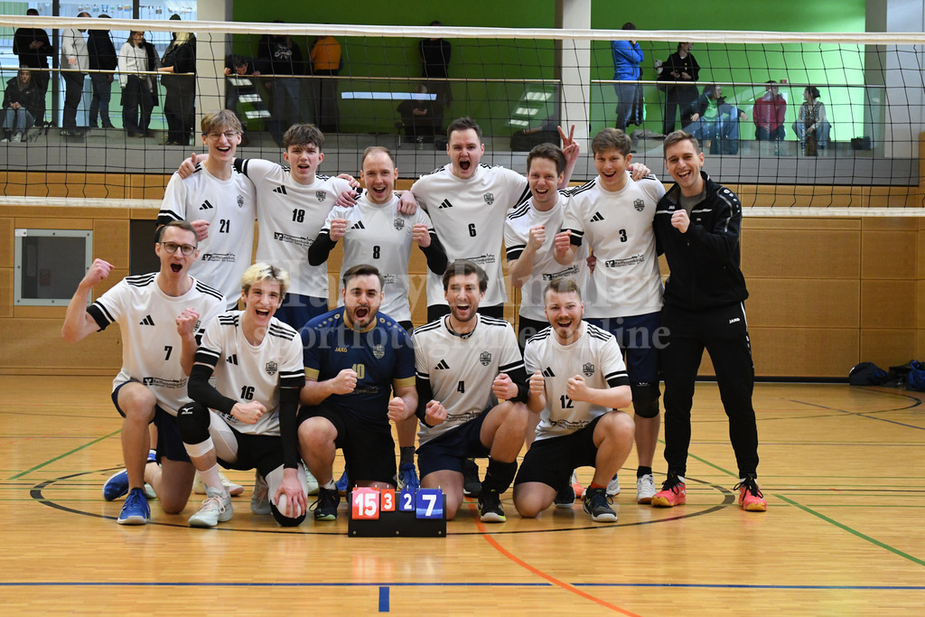 Siegerbild TSV Plattling Volleyball | Ergebnis: 3:2 (21:25,25:22,25:14,24:26,15:7)  - Realisiert mit Pictrs.com