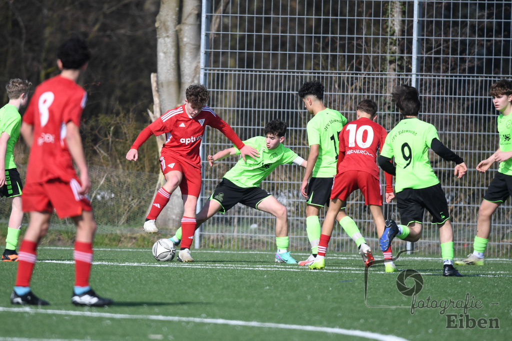 JFV Edewecht-TSV Bemerode U15 | C-Jugend Niedersachsenliga; JFV Edewecht (grün)-TSV Bemerode U15 (rot) am 09.03.2024; in Edewecht (Sportpark Göhlenweg), Photo: Philip Eiben 2024 - Realisiert mit Pictrs.com