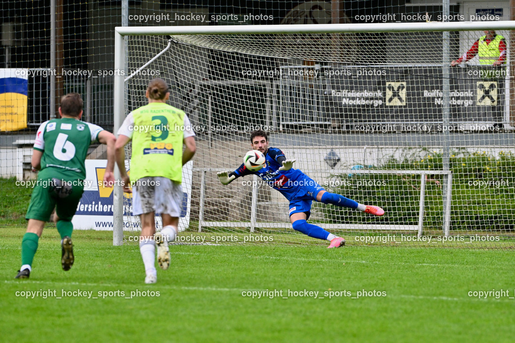 WSG Radenthein vs. SV Rapid Lienz | Elfmeter, Tor WSG Radenthein, #6 Florian Unterweger Rapid Lienz, #3 Max Unterwandling WSG Radenthein, #1 Luca Savoldelli Rapid Lienz, WSG Radenthein vs. SV Rapid Lienz, WSG Radenthein vs. SV Rapid Lienz am 30.08.2025 in Radenthein (Sportplatz Radenthein), Austria, (Photo by Bernd Stefan)