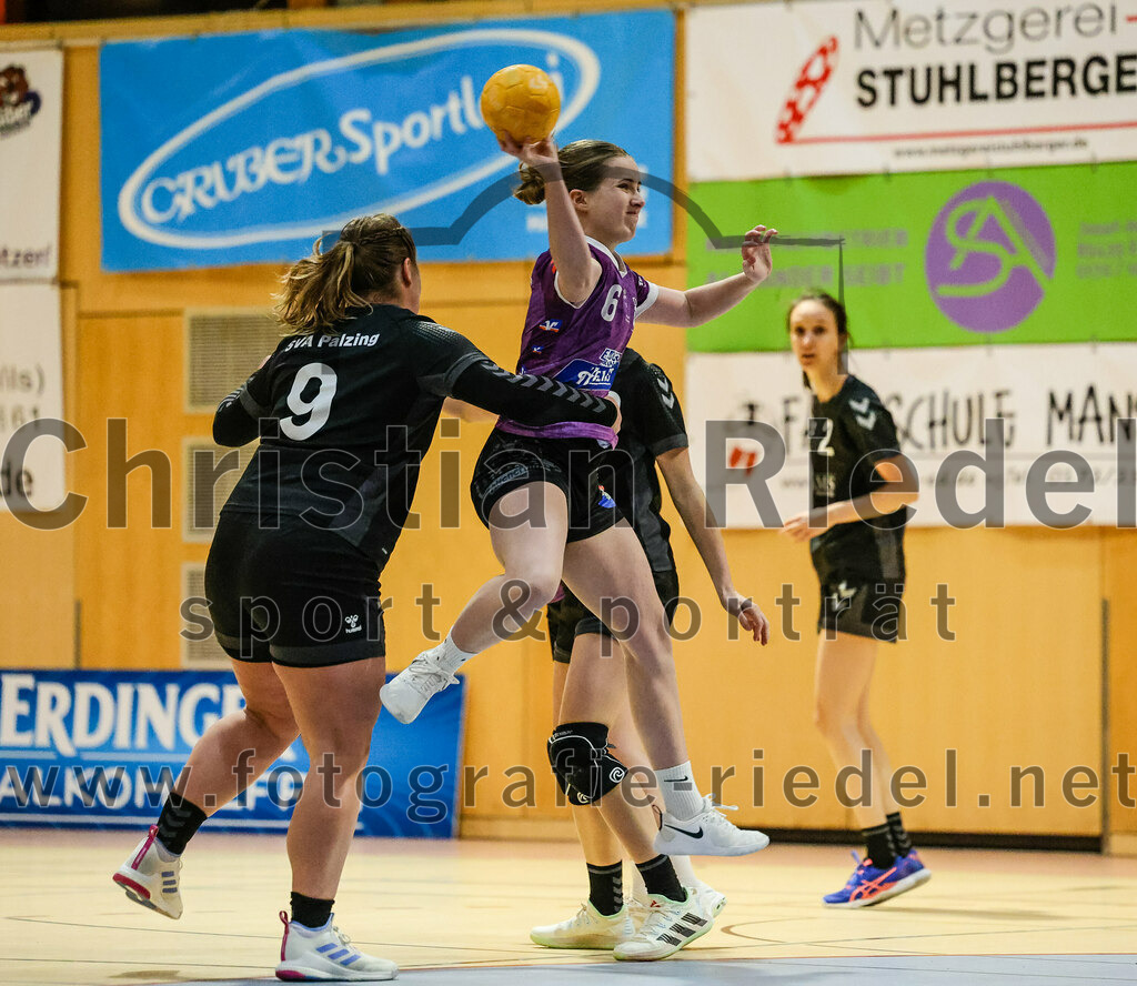 2024-02-10_032_SpVgg_Altenerding_gegen_SVA_Palzing | Erding, Deutschland, 10.02.2024:
Handball, Bezirksoberliga Frauen Altbayern 2023 / 2024, 14. Spieltag, SpVgg Altenerding gegen SVA Palzing, Endergebnis: 27:28

Franka Straubinger (SVA Palzing, #9), Marlene Mittermeier (SpVgg Altenerding, #6), Veronika Wöhrl (SVA Palzing, #10)

Foto: Christian Riedel / fotografie-riedel.net