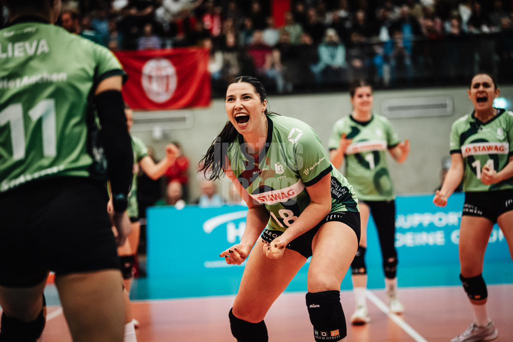 Volleyball | Frauen | Saison 2025/2026 | Volleyball Bundesliga | ETV Hamburger Volksbank Volleys vs. Ladies in Black Aachen | 29.10.2025 | Lea Ambrosius (#18, Ladies in Black Aachen) jubelt