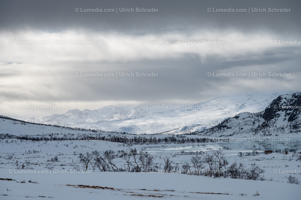 10047-10104 - Winterimpressionen in Norwegen | Stockfoto und Bilderpool mit Bildmaterial aus Deutschland, dem Harz, Halberstadt, Quedlinburg, Wernigerode und weltweit. Qualitativ hochwertige und professionelle Fotos anschauen und kaufen. - Realisiert mit Pictrs.com