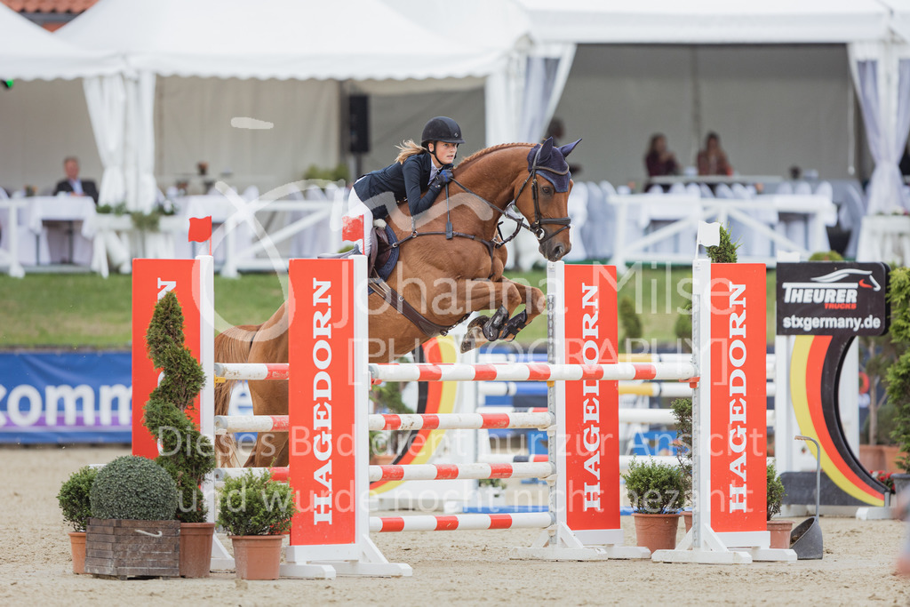 220731_BHO_BT_M1-Spr-146 | Deine schönsten Turniermomente als professionelle Fotos! Entdecke hochwertige Pferdesport-Fotografie im Online-Shop. Jetzt Fotos finden & bestellen!