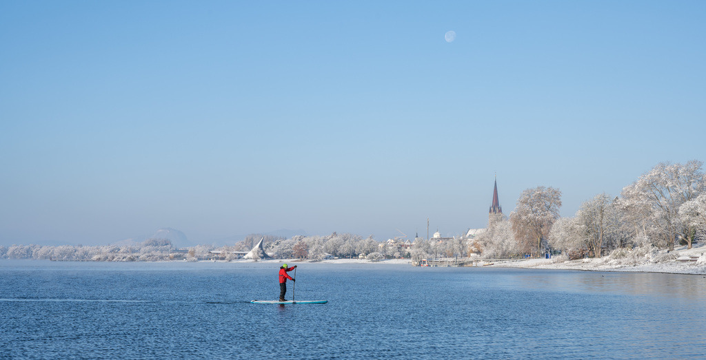 Steh-Paddler auf dem Zeller See | Steh-Paddler auf dem Zeller See - Realisiert mit Pictrs.com