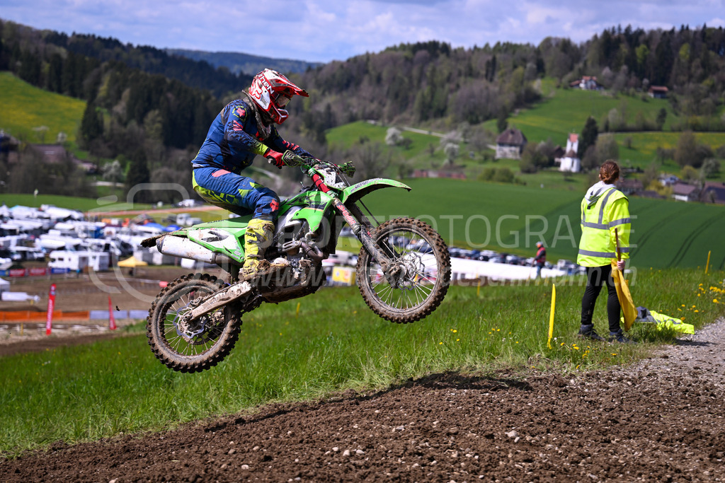 Motocross Schlatt bei Winterthur - 29. April 2023 | #7 Elmer Lukas aus Zuerich (CH) auf Kawasaki in der Kategorie Hobby Open am Motocross Schlatt bei Winterthur, 29. April 2023.
Instagram: @mx_schlatt | @mc_wila | @sam_schweiz
Bild: Sportfotografie Markus Aeschimann | www.markus-aeschimann.ch - Realisiert mit Pictrs.com