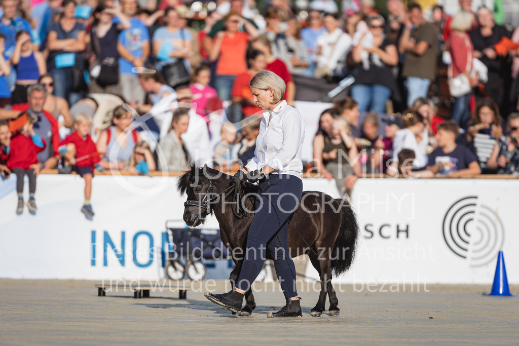 230728_BHO_Showprogramm-504 | Deine schönsten Turniermomente als professionelle Fotos! Entdecke hochwertige Pferdesport-Fotografie im Online-Shop. Jetzt Fotos finden & bestellen!