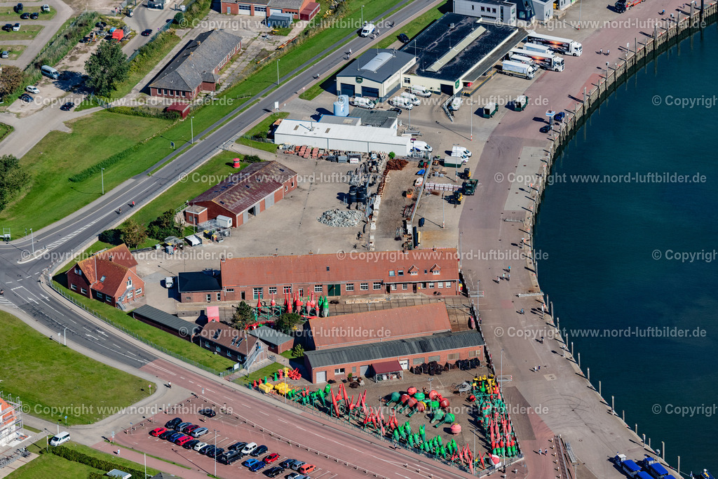 Norderney_Wasser_Und_Schiffahrtsamt_Emden_Tonnenhof_ELS_5945050923 | NORDERNEY 05.09.2023 Auf dem Tonnenhof werden Tonnen (Seezeichen) aufgearbeitet und wieder ins mehr oder ins Watt verbracht auf der Insel Norderney im Bundesland Niedersachsen, Deutschland. // At the barrel yard, barrels (seamarks) are processed and brought back into the mudflats on the island of Norderney in the state of Lower Saxony, Germany. Foto: Martin Elsen