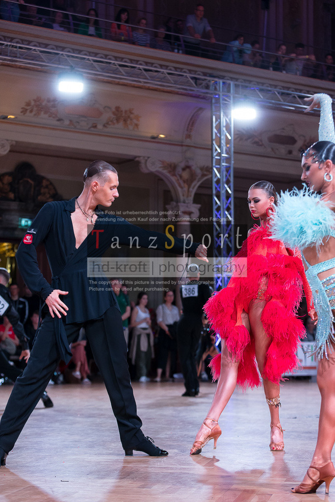 20240706_WDSF_WO_Latin_10659 | Tanzsportbilder, Standardtanz, Lateintanz, WDSF, DTV, LTVB, dancecomp, goc, hessen tanzt, blaues band der spree, walzer, tango, wiener walzer, slowfox, quickstepp, samba, rumba, cha-cha-cha, paso doble. jive, hd-kroft photography, turniertanzsport