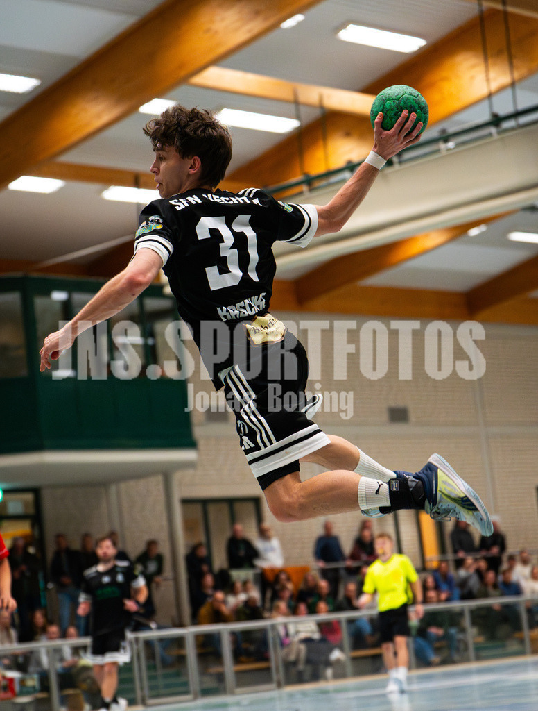 Handball I Herren I Saison 2025-2026 I Verbandsliga West I 13. Runde I SFN Vechta - HSG Varel II I 7944 | Simon Christopher Kaschke (31, SFN Vechta) - Realisiert mit Pictrs.com