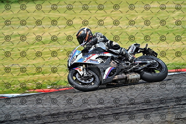 25bt02-0349 | markuskiefer.com - Realisiert mit Pictrs.com
