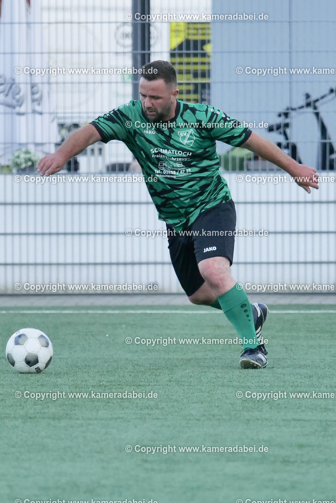 Fußball Kreispokal 25/26 Ü 32 : Spiel um Platz 3 : SV 08/29 Friedrichsfeld - SV Ringenberg AH  2 : 1 | Fußball Kreispokal 25/26 Ü 32 : Spiel um Platz 3 : SV 08/29 Friedrichsfeld - SV Ringenberg AH  2 : 1Spielort : Voerde Friedrichsfeld - Realisiert mit Pictrs.com
