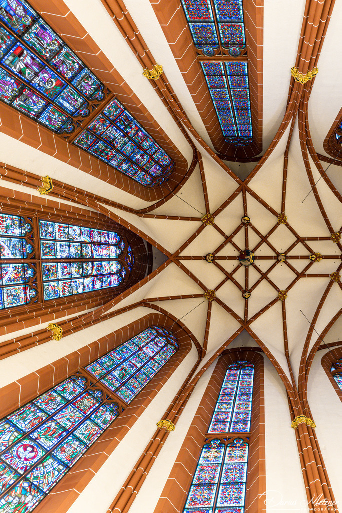 Katharinenkirche in Oppenheim | Die imposante Katharinenkirche in Oppenheim gilt als eine der bedeutendsten gotischen Kirchen am Rhein. Ihre Errichtung erfolgte in mehreren Bauabschnitten im 13., 14. und 15. Jahrhundert. Heute ist sie eine der schönsten Sehenswürdigkeiten in Rheinhessen.