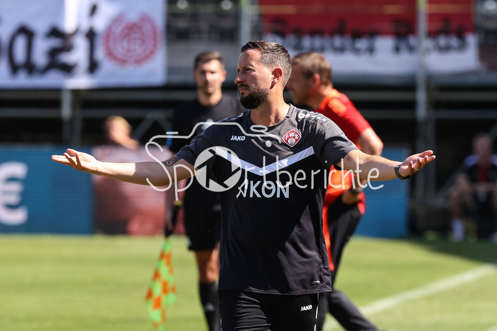 FC Würzburger Kickers - FC Bayern Amateure | im Bild Markus ZSCHIESCHE in Aktion / Freisteller / Einzelfoto / Regionalliga Bayern: FC Würzburger Kickers - FC Bayern München II, AKON Arena am 24.08.2024