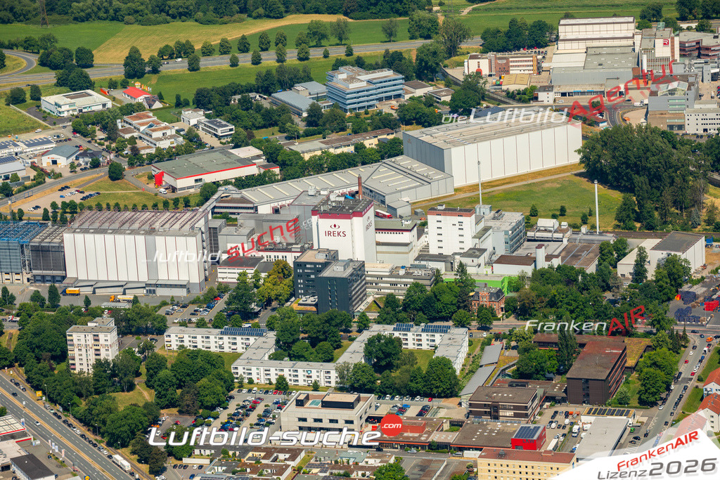Das Luftbild zeigt : Lichtenfelser Straße Kulmbach - Die Luftaufnahme wurde 2023 vom UL-Flugzeug aus erstellt ( keine Drohne ) - Hochauflösende Luftaufnahme - Für grossformatige Ausdrucke geeignet. Die Geschenkidee !Mit Lizenz und Bildrechte bestellbar