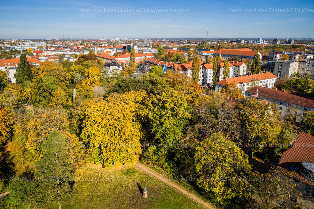 Magdeburg_Geschwister-Scholl_Park_Herbst_Denkmal_Franz_Mehring-0012 | Franz-Mehring Denkmal im Geschwister-Scholl Park - Realisiert mit Pictrs.com