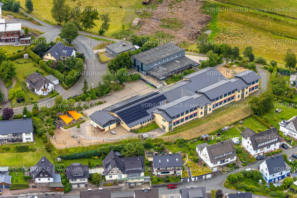 BadBerleburg240710199 | Luftbild, Burgfeldschule - Städtische Grundschule Am Burgfeld, Bad Berleburg, Wittgensteiner Land, Nordrhein-Westfalen, Deutschland