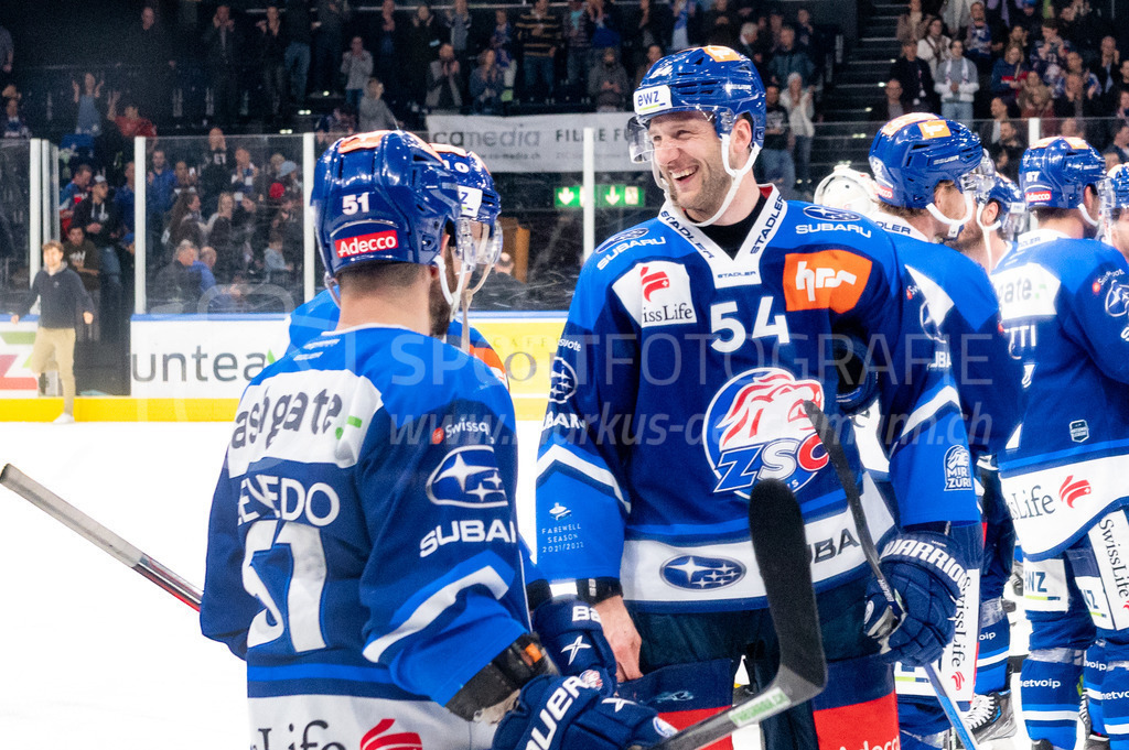 Playoffs: ZSC Lions - EHC Biel-Bienne | 27.03.2022, Zürich, Hallenstadion, Playoffs: ZSC Lions - EHC Biel-Bienne, ein glücklicher #54 Christian Marti (ZSC). - Realisiert mit Pictrs.com