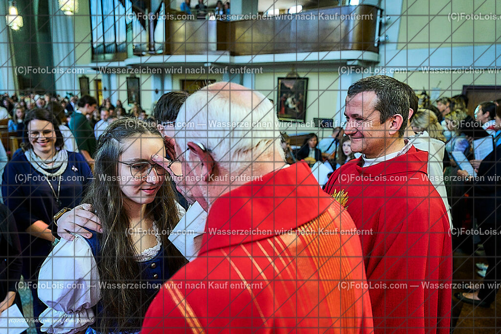 ALP2374_Pfarrfirmung Wieselburg_Sakrament der Firmung | (C)FotoLois.com, Alois Spandl, Pfarrfirmung in Wieselburg mit Firmspender Eduard Gruber (ehemaliger Generalvikar der Diözese St. Pölten), Sa 3. Juni 2023.