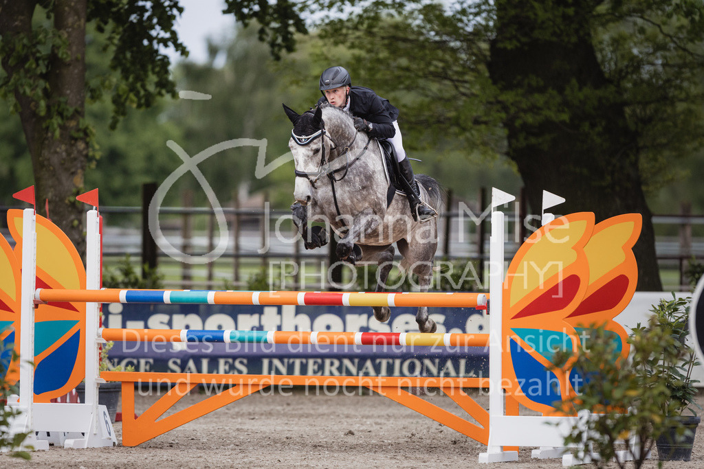 230516_Mühlen_SprPf-M-632 | Deine schönsten Turniermomente als professionelle Fotos! Entdecke hochwertige Pferdesport-Fotografie im Online-Shop. Jetzt Fotos finden & bestellen!